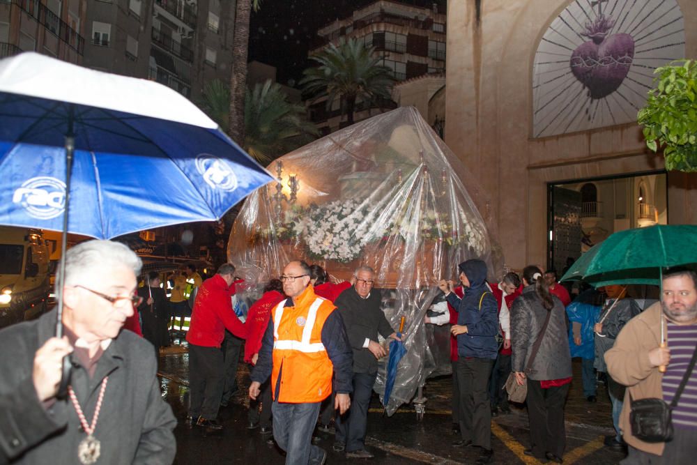 Las cofradías celebran actos en el interior de las parroquias y anulan las estaciones de penitencia