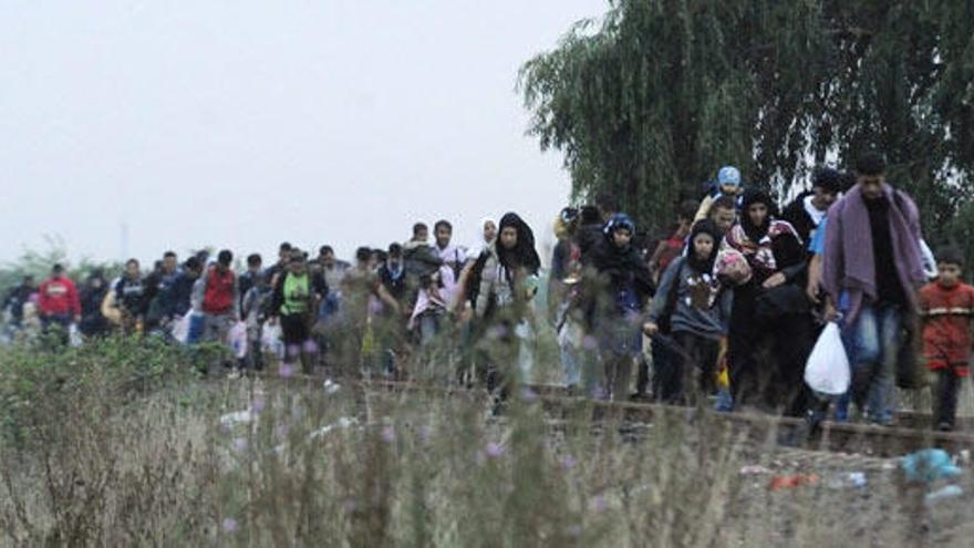 Refugiados cruzando la frontera húngara en septiembre de 2015