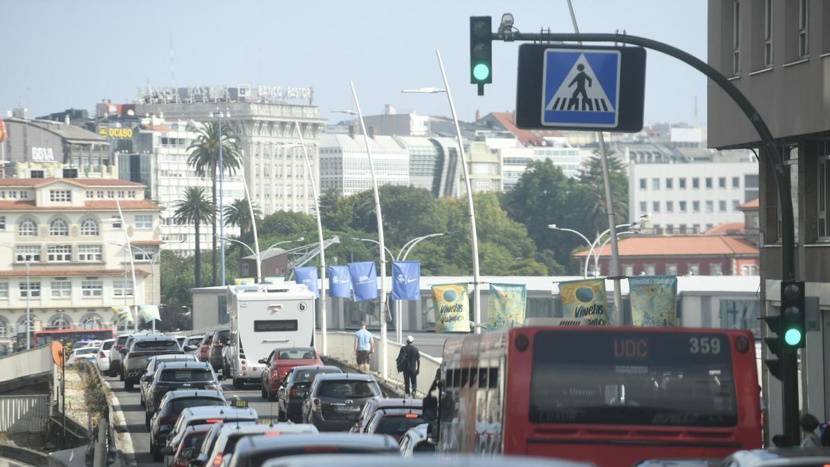 Situación de tráfico intenso en la entrada de A Coruña.