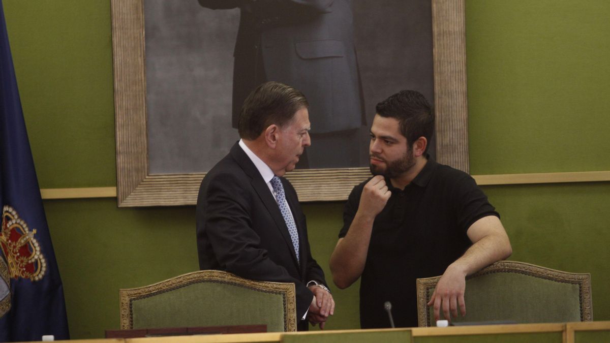 Alfredo Canteli (izquierda) y Rubén Rosón, en el Ayuntamiento de Oviedo