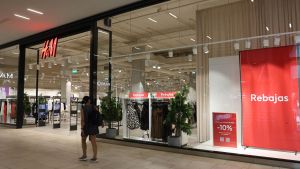 Imagen de una tienda de H&M.