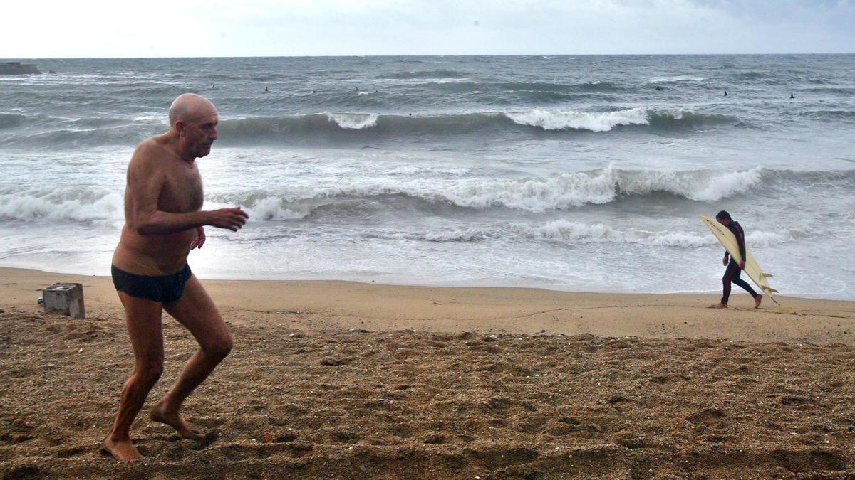 Jornada de recreo en la playa de la Barceloneta