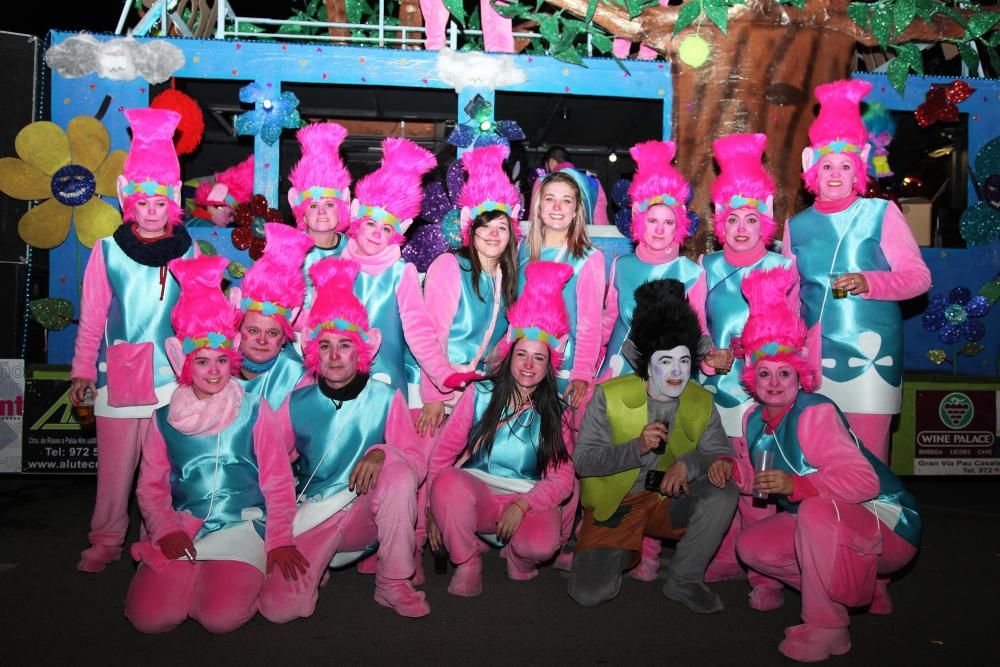 El carnaval de Roses surt al carrer