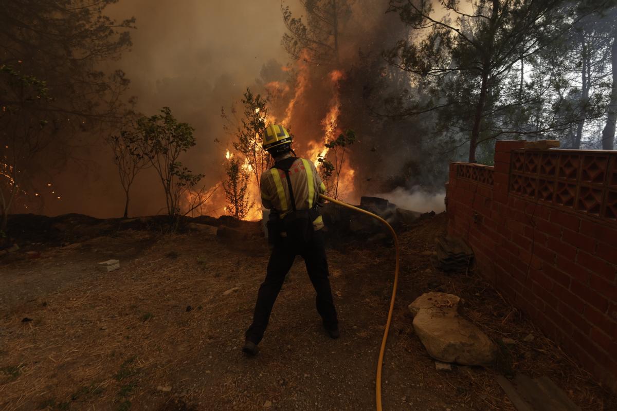 El incendio en El Pont de Vilomara, en imágenes