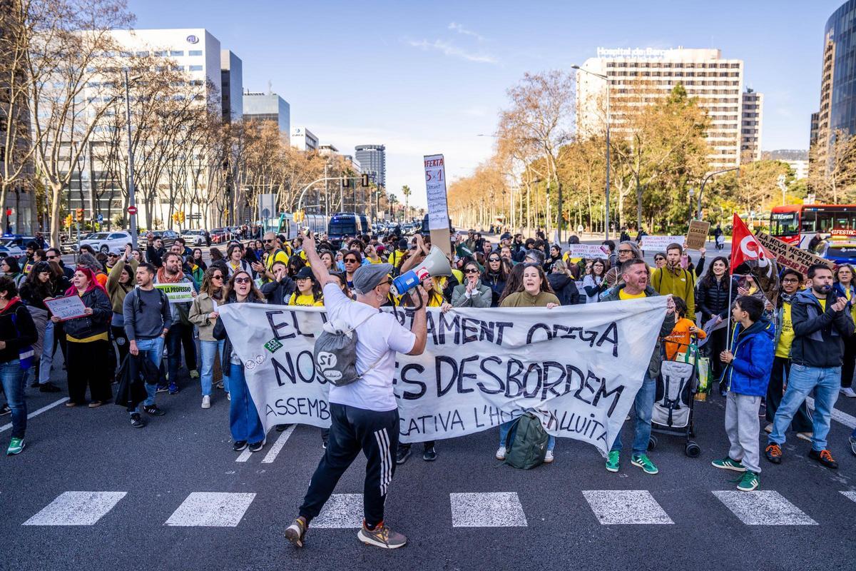 La manifestación de profesores toma el centro de Barcelona