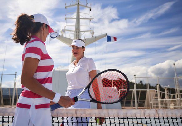 Una de las pistas de tenis que el barco posee en cubierta.