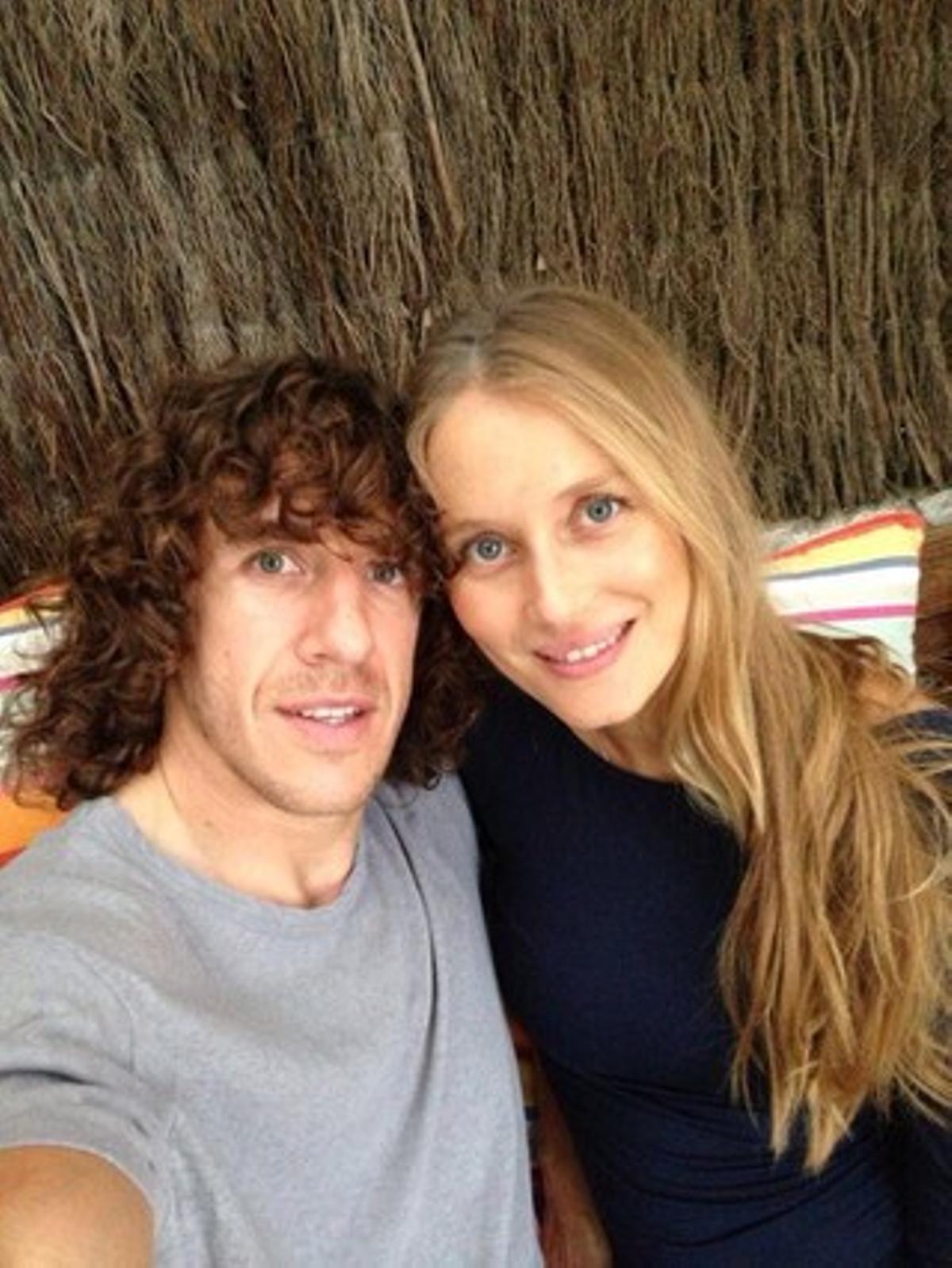 Carles Puyol i Vanesa Lorenzo, en una imatge del compte de Twitter del jugador. Carles Puyol i Vanesa Lorenzo, en una imatge del compte de Twitter del jugador.