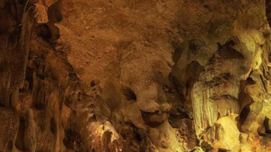 Aumentan las visitas a las cuevas de El Cantal en 2023