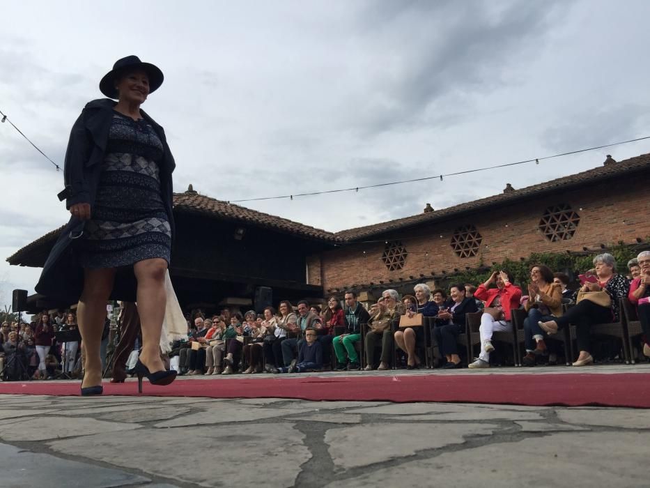 Desfile contra el cáncer en Cangas de Onís