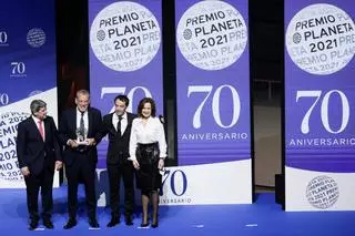 ¿Qué papel ha tenido Alicante en el Premio Planeta? Tres nombres vinculados a la provincia que se han llevado el galardón