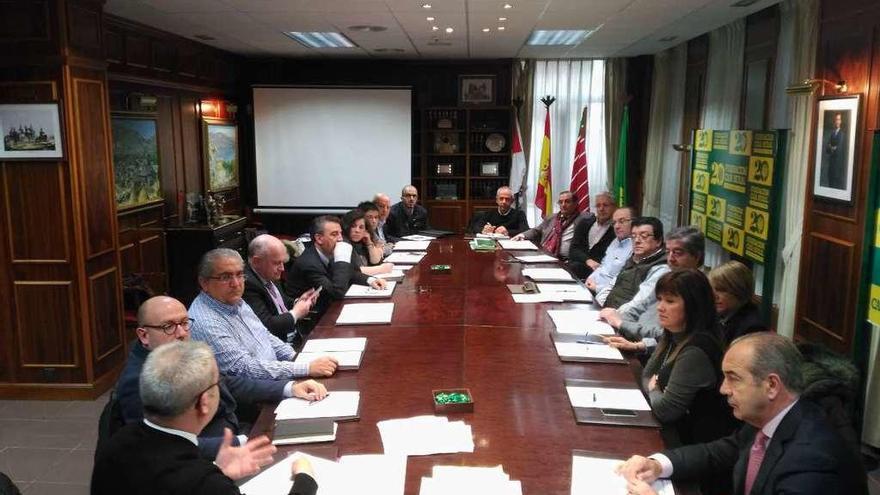 Reunión de Zamora 10 sobre la Escuela Nacional de Industrias Lácteas.