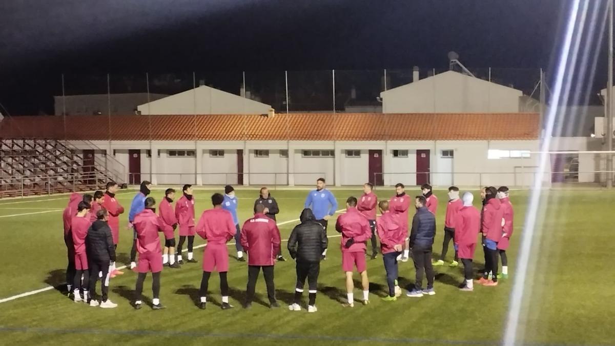 Los jugadores del Llerenense durante un entrenamiento de esta semana.