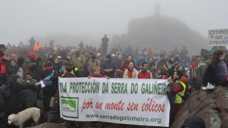 Primera marcha reivindicativa en defensa del Galiñeiro, en febrero de 2011. // D.P.