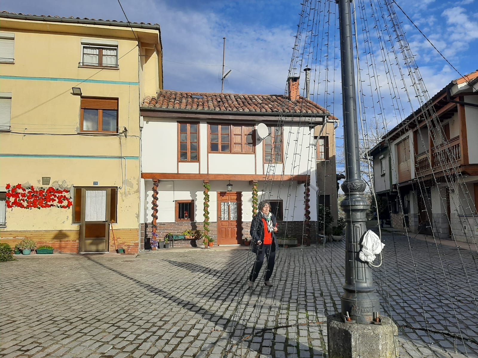 Suares brilla en Navidad: así han dejado los vecinos el pueblo de Bimenes