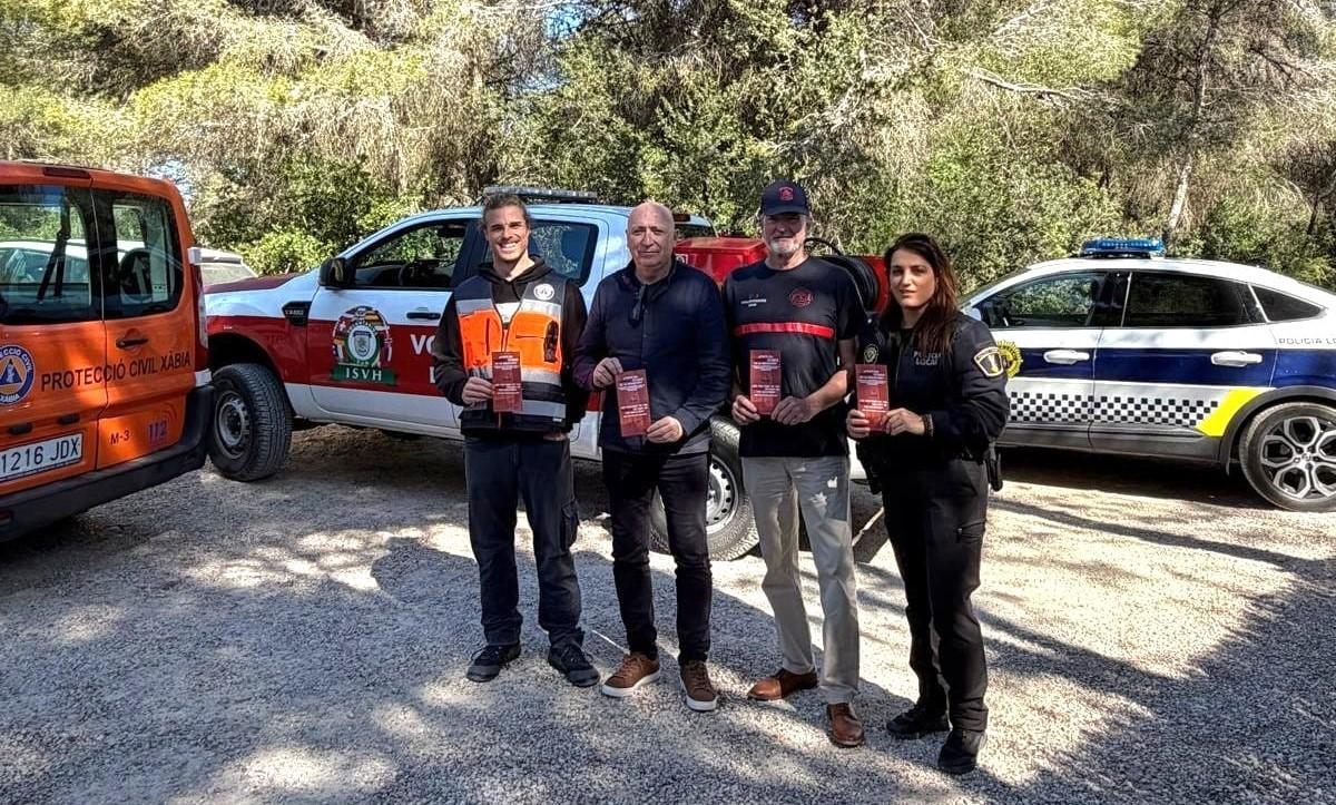 El concejal de Seguridad junto a responsables de Protección Civil, Bomberos Voluntarios de Balcón al Mar y Policía Local