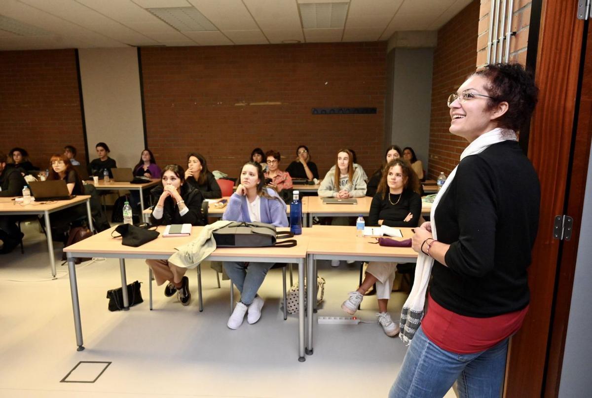 Presentación del Código Deontológico del diseño READ, ayer, en la Facultad de Ciencias Sociales. |   // R.V.