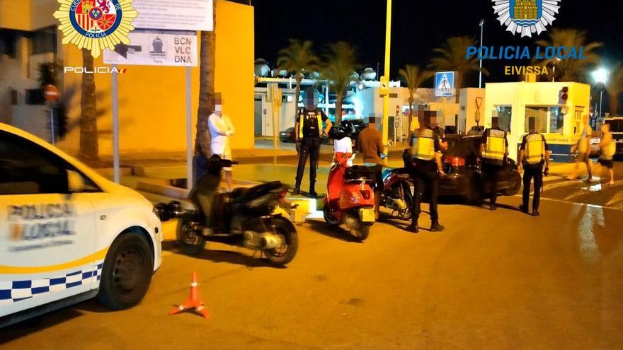 Una persona detenida por tráfico de drogas y 26 conductores multados en un control en Ibiza