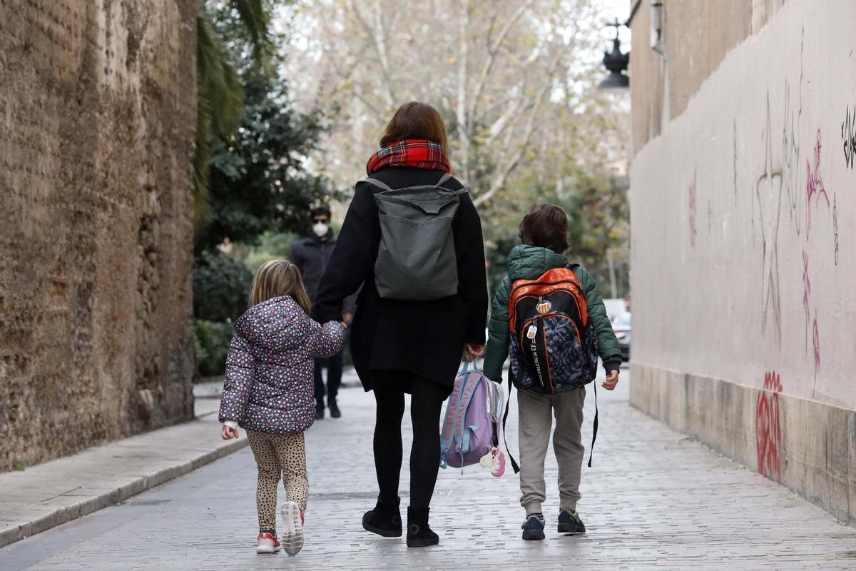 Valencia. Vuelta al cole despues de Navidad, con la incidencia alta.