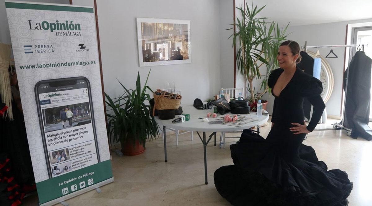 Preparativos para la exposición de moda flamenca 'Héroes con volantes'.