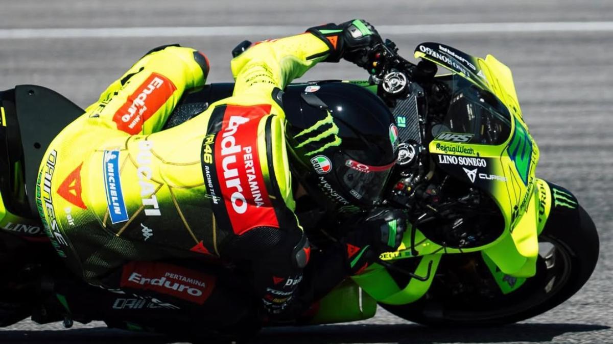 Franco Morbidelli a lomos de la GP24 durante los test de Sepang