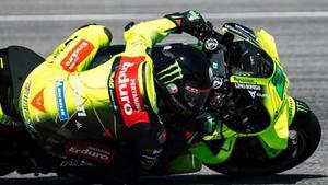 Franco Morbidelli a lomos de la GP24 durante los test de Sepang