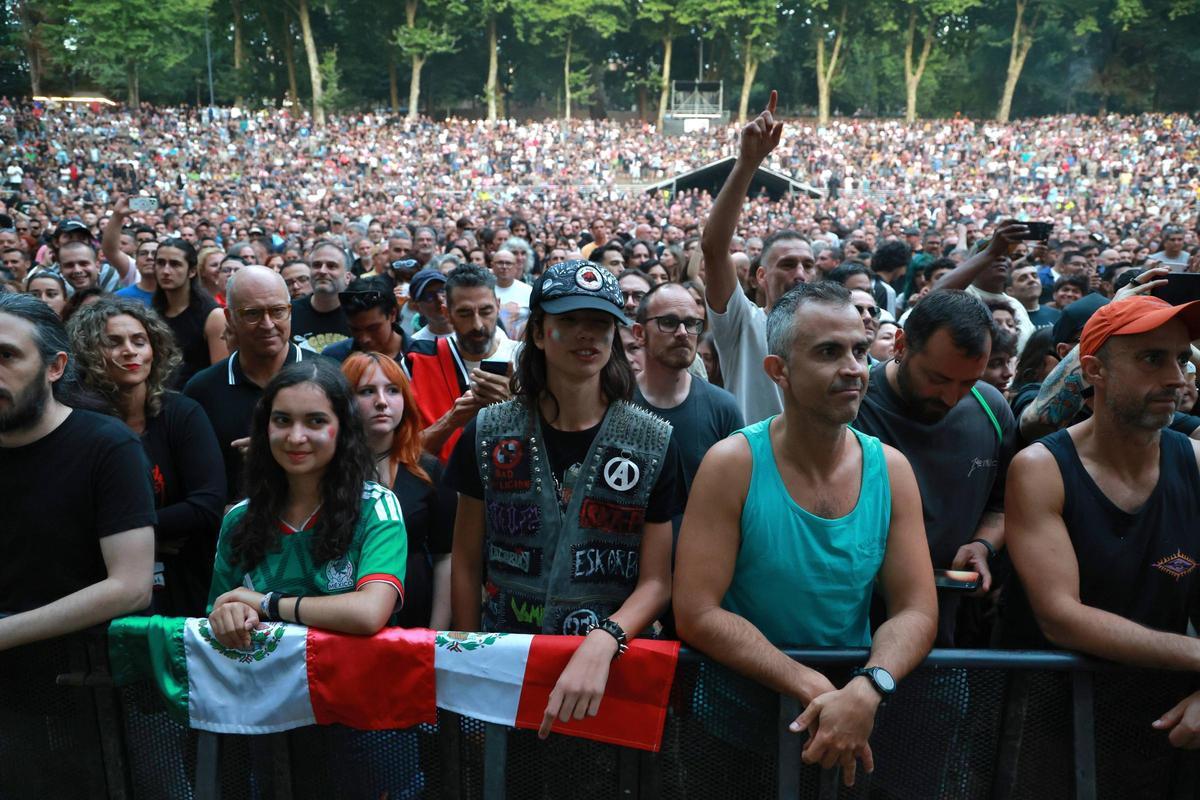 Molotov llena Castrelos con su 'rock' con sello mexicano