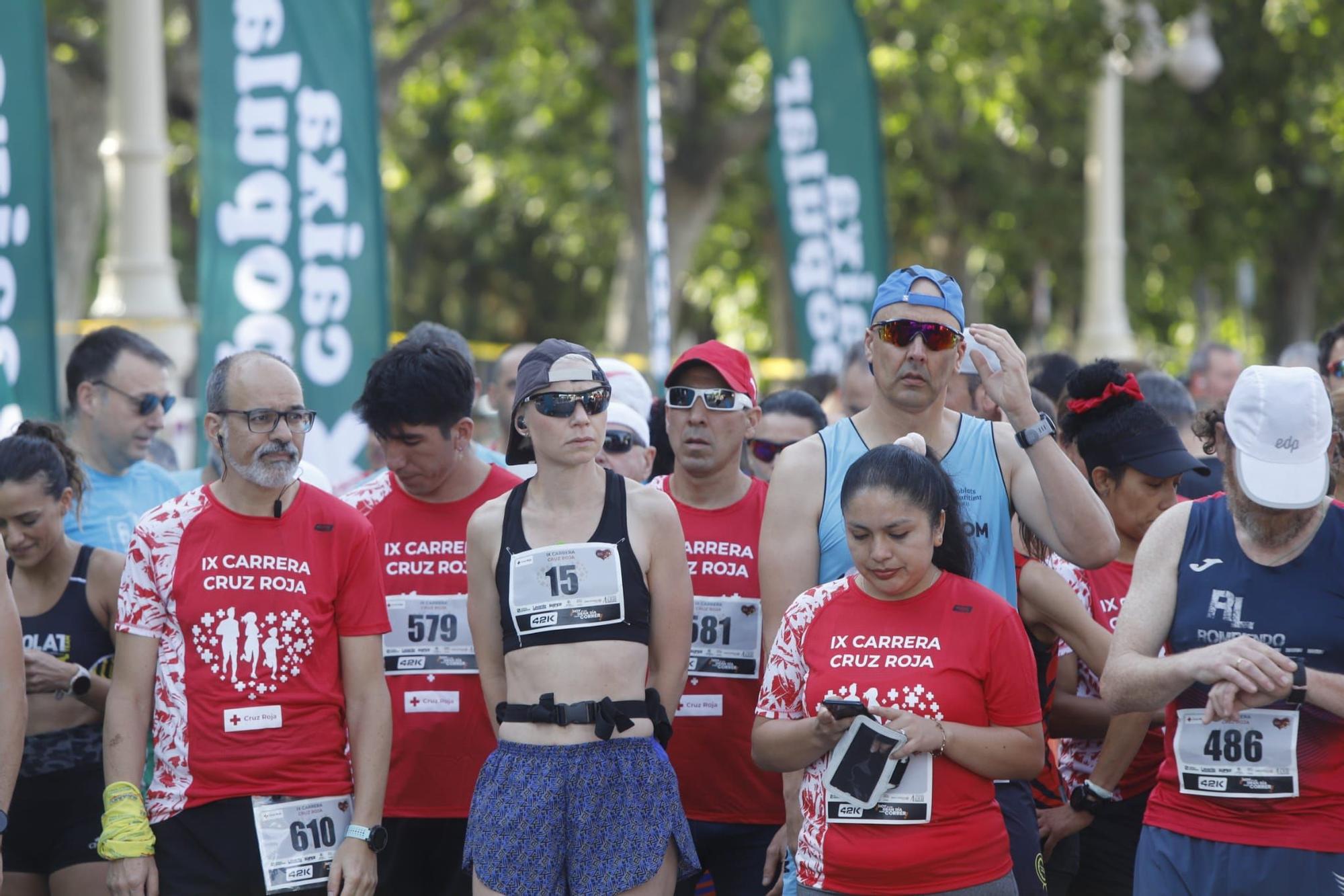 Miles de corredores en IX Carrera de Cruz Roja en València