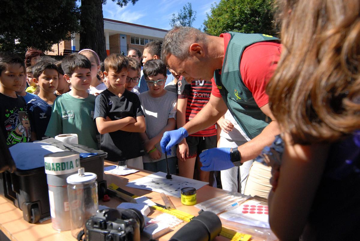 448 alumnos participaron en una exhibición didáctica organizada por la Guardia Civil