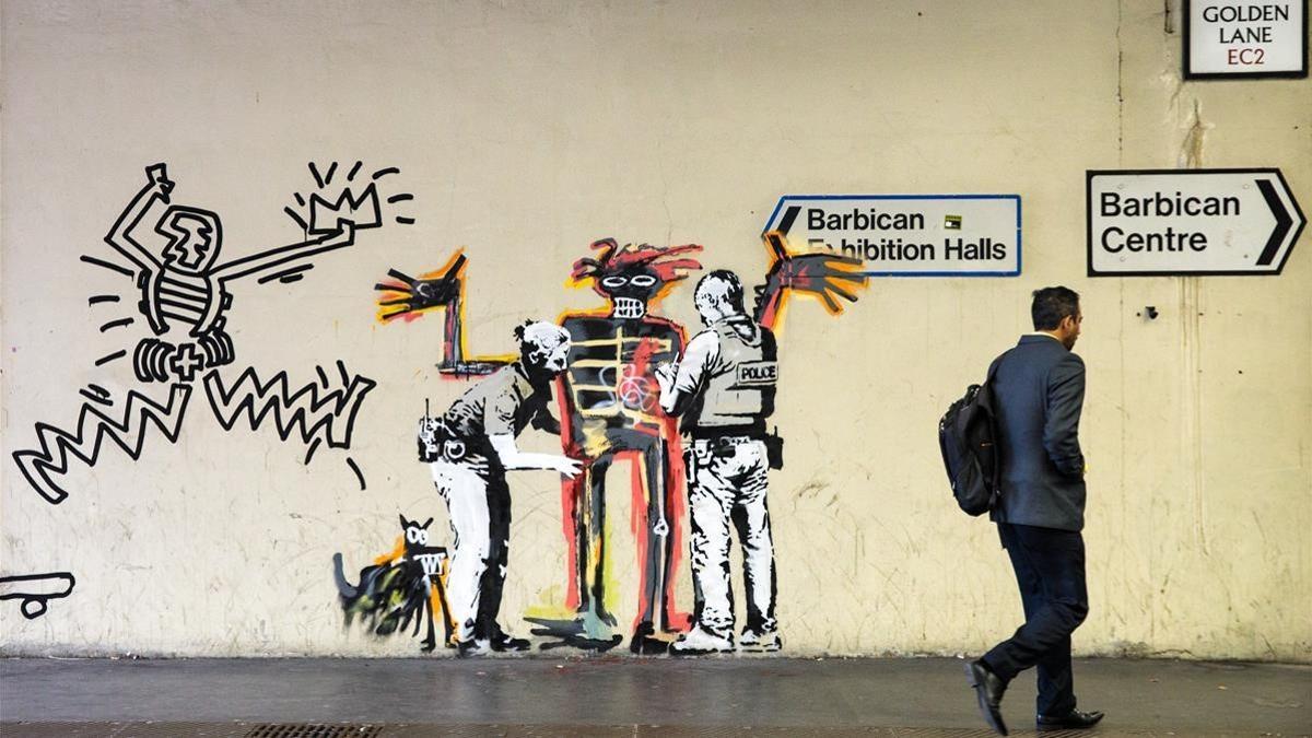 Obra de Banksy para promover la exposicin de Jean-Michel Basquiat en el Barbican Center de Londres.