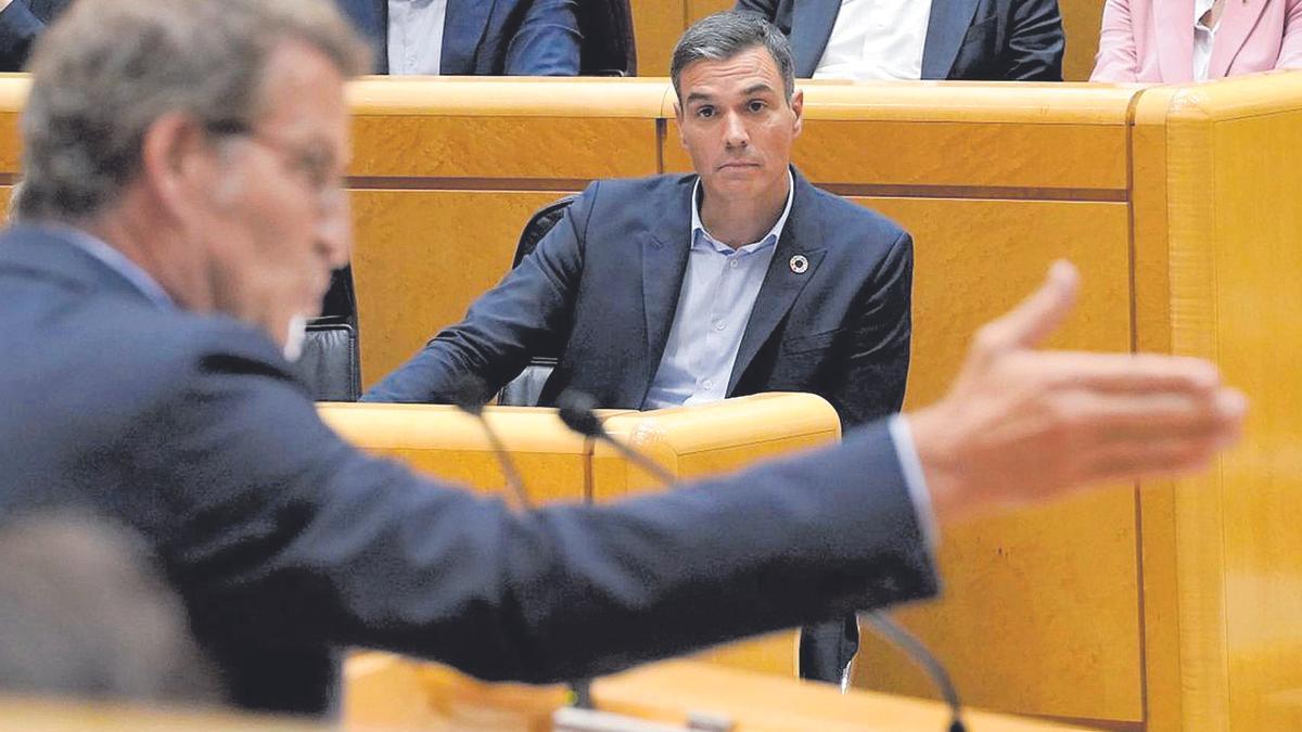 Pedro Sánchez y Alberto Núñez Feijóo, en el Senado.