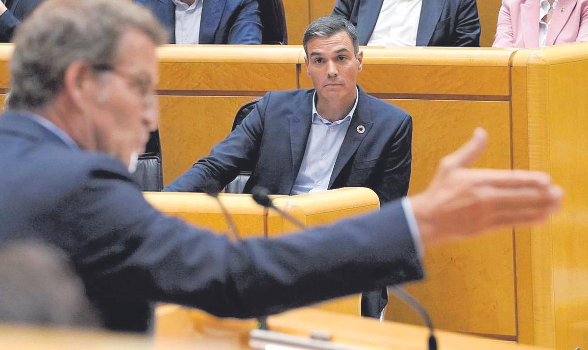 Pedro Sánchez y Alberto Núñez Feijóo, en el Senado.