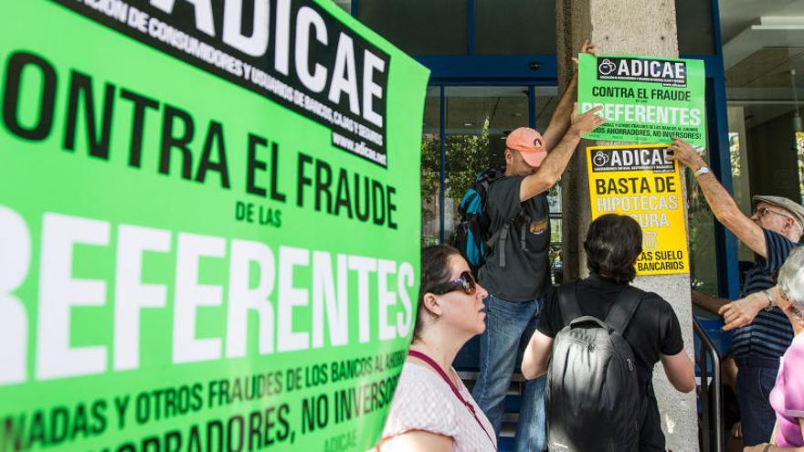 Protesta hoy en la sede del Banco Sabadell