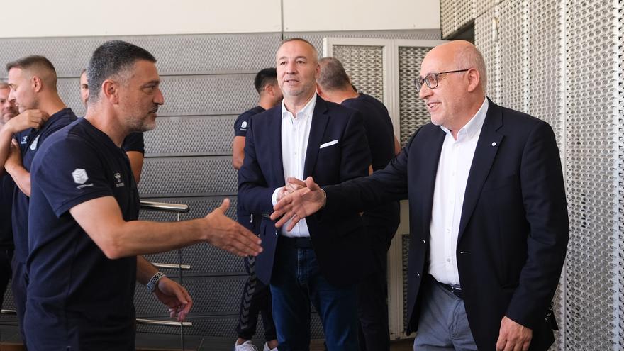 El Cabildo de Gran Canaria recibe la UD Las Palmas tras el ascenso