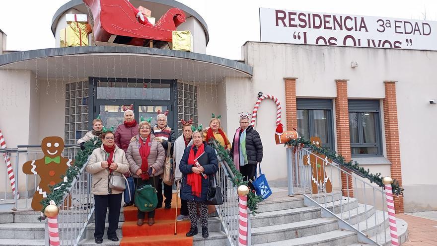 El grupo &quot;Vacceos&quot; ameniza la Navidad de los mayores de las residencias de Morales de Toro