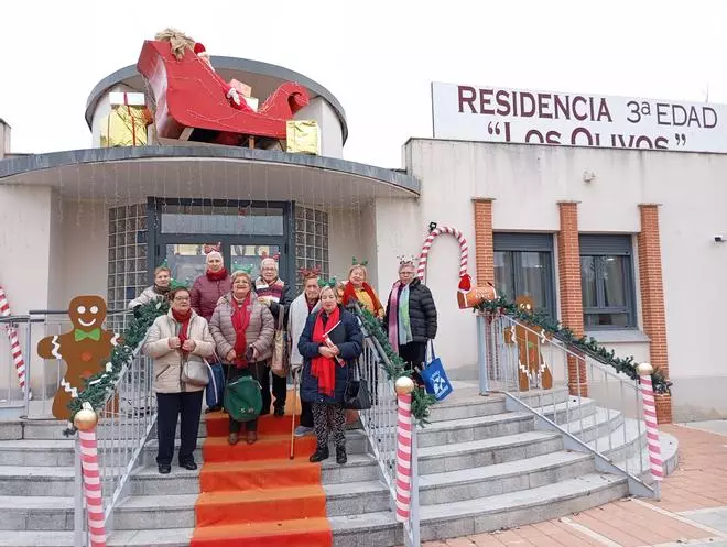 El grupo "Vacceos" ameniza la Navidad de los mayores de las residencias de Morales de Toro
