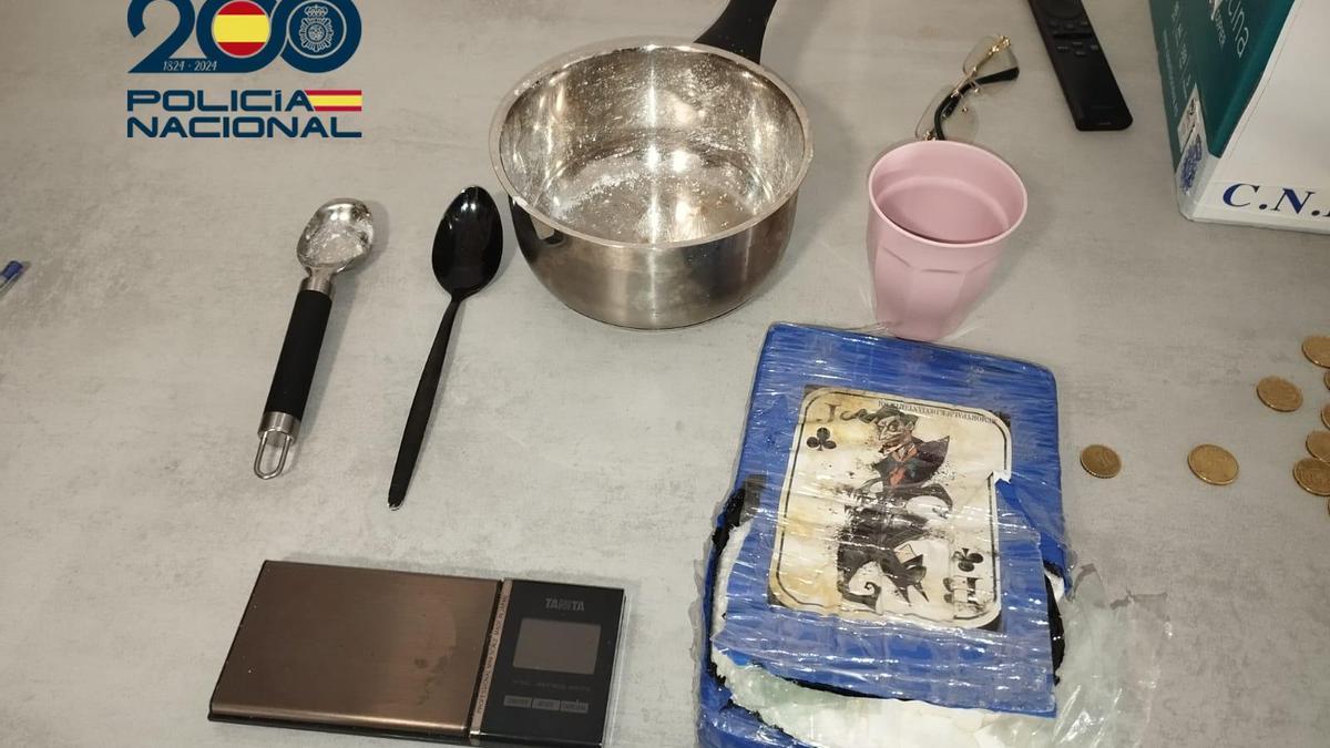 Material y droga incautados durante la operación Drácula de la Policía Nacional