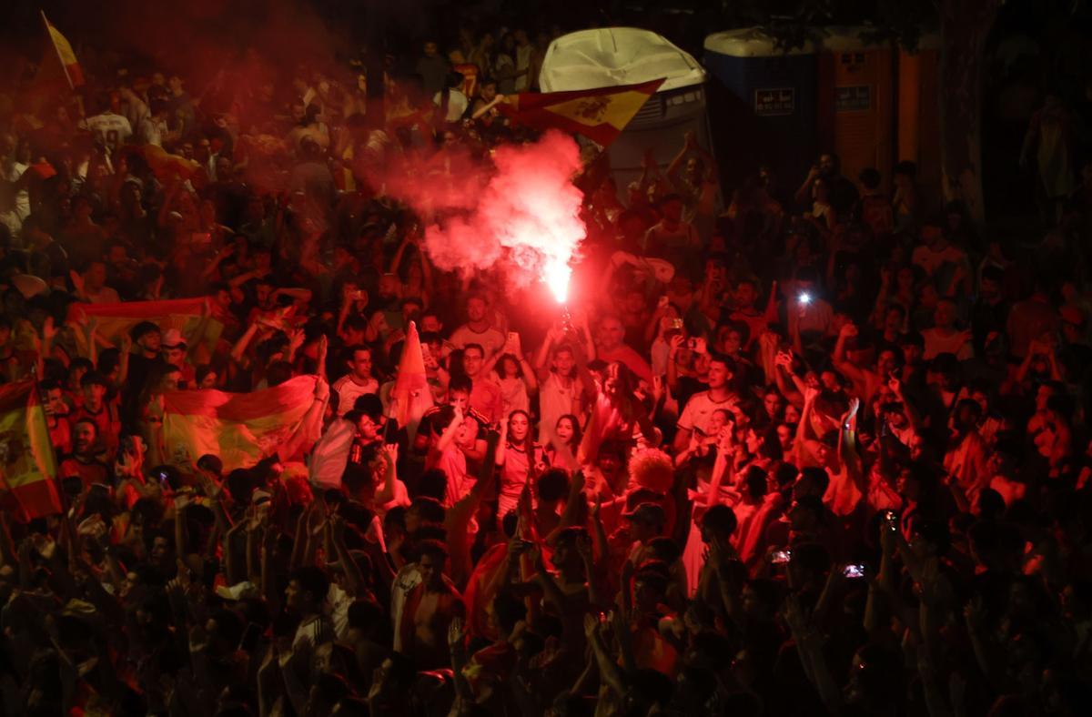 Así está viviendo la plaza del Ayuntamiento de València la final del Mundial de España