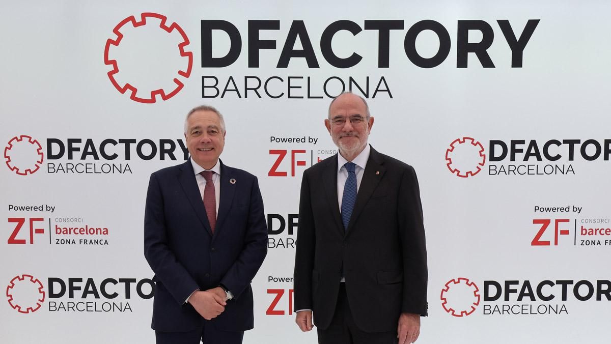 El delegado especial del Estado en el CZFB, Pere Navarro, y el conseller de Acció Exterior i Unió Europea, Jaume Duch, en las instalaciones de DFactory Barcelona