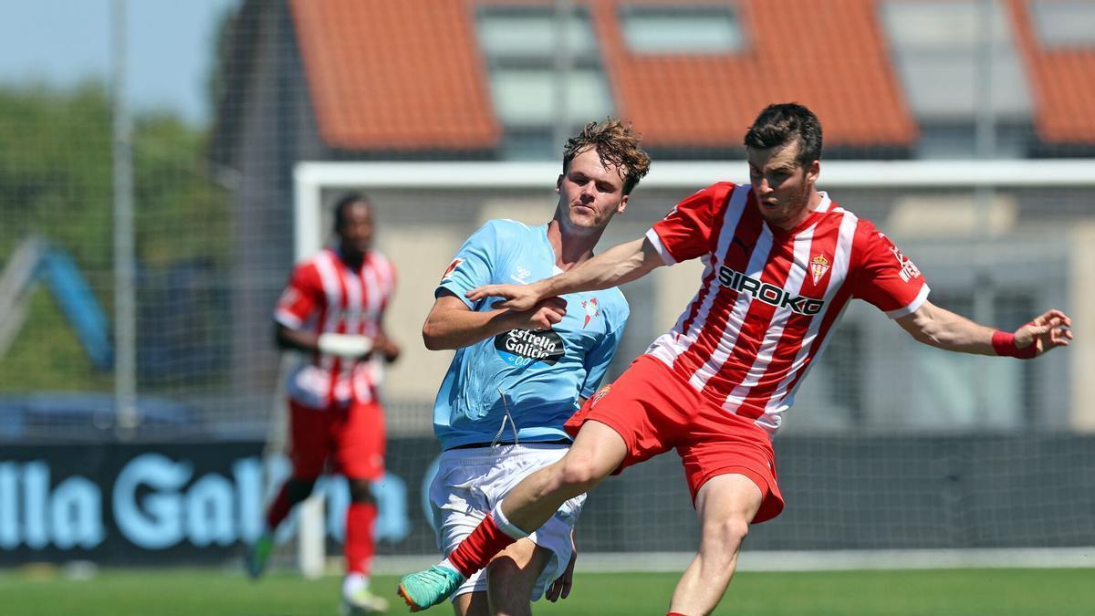 Tercer partido amistoso del Real Club Celta de Vigo de la pretemporada 2024-2025, disputado contra el Sporting de Gijón en la Ciudad Deportiva Afouteza, en Mos.