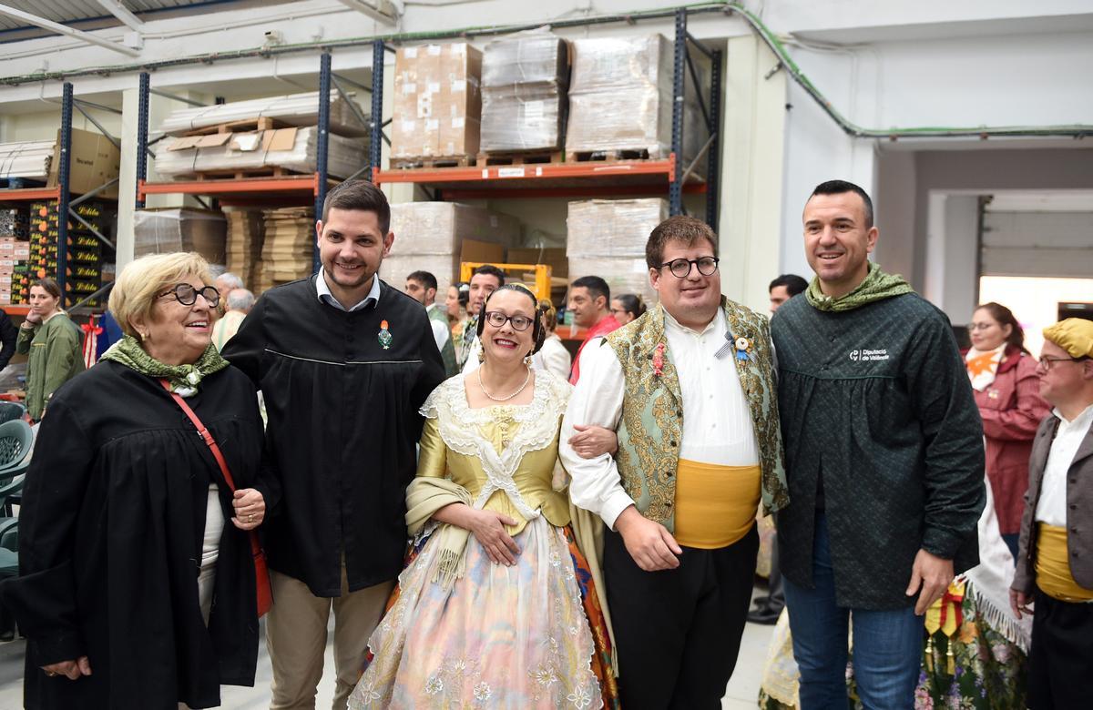 Mompó, con el alcalde de Gandia, José Manuel Prieto, y los representantes de Espurna de este año