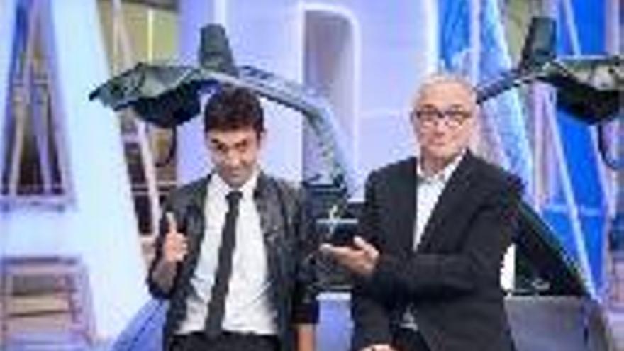 Antonio Díaz i Xavier Sardà, amb el DeLorean.