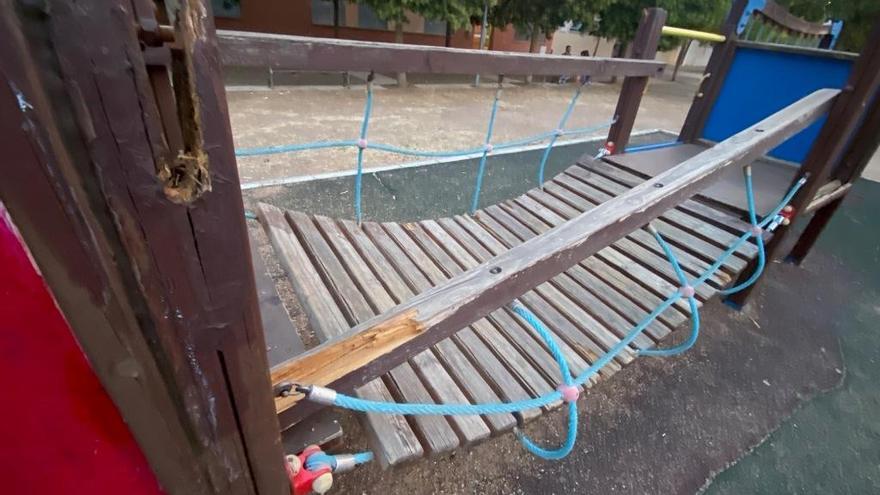 Juegos en el parque de la calle Enrique Sánchez de León