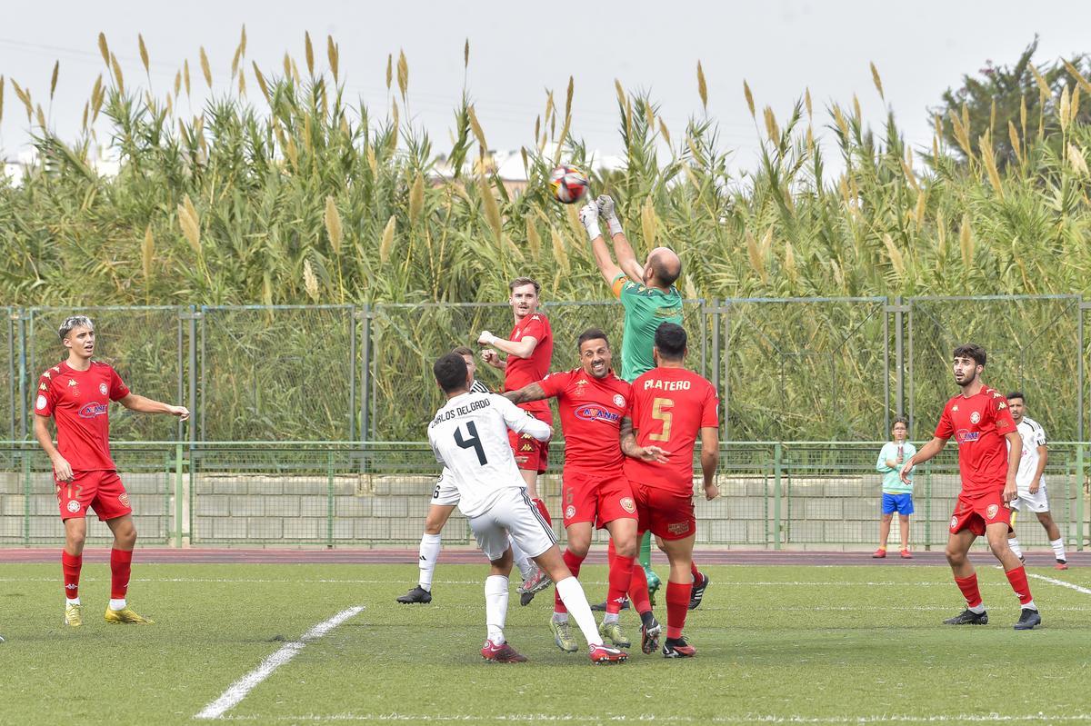 Partido de Tercera entre el Arucas y el Santa Úrsula, en imágenes