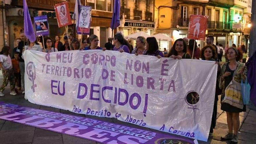 Protesta en defensa del aborto, ayer, en A Coruña.