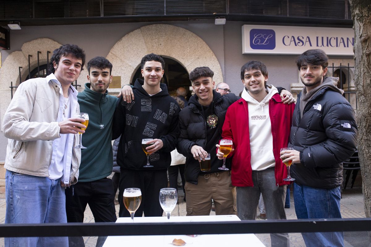 ¿Has salido de cañas por Cáceres? Búscate en esta fotogalería