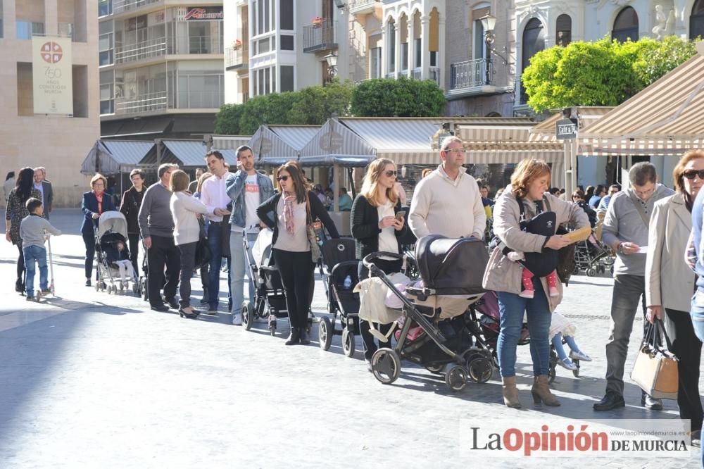 Bajo el manto de la Virgen