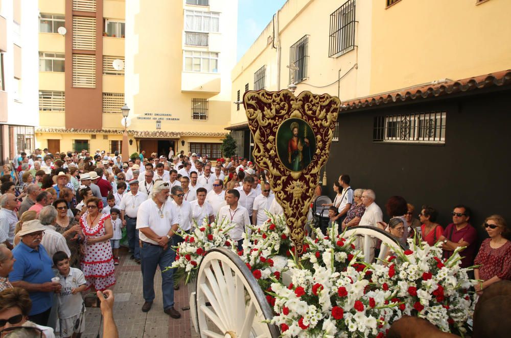 Los romeros de San Bernabé recorrieron ayer las calles de la ciudad en su tradicional romería procesionando al Santo Patrón hasta Nagüeles