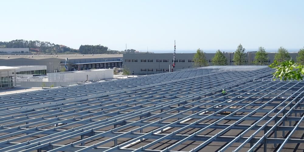 Obras del parking con placas solares de Inditex