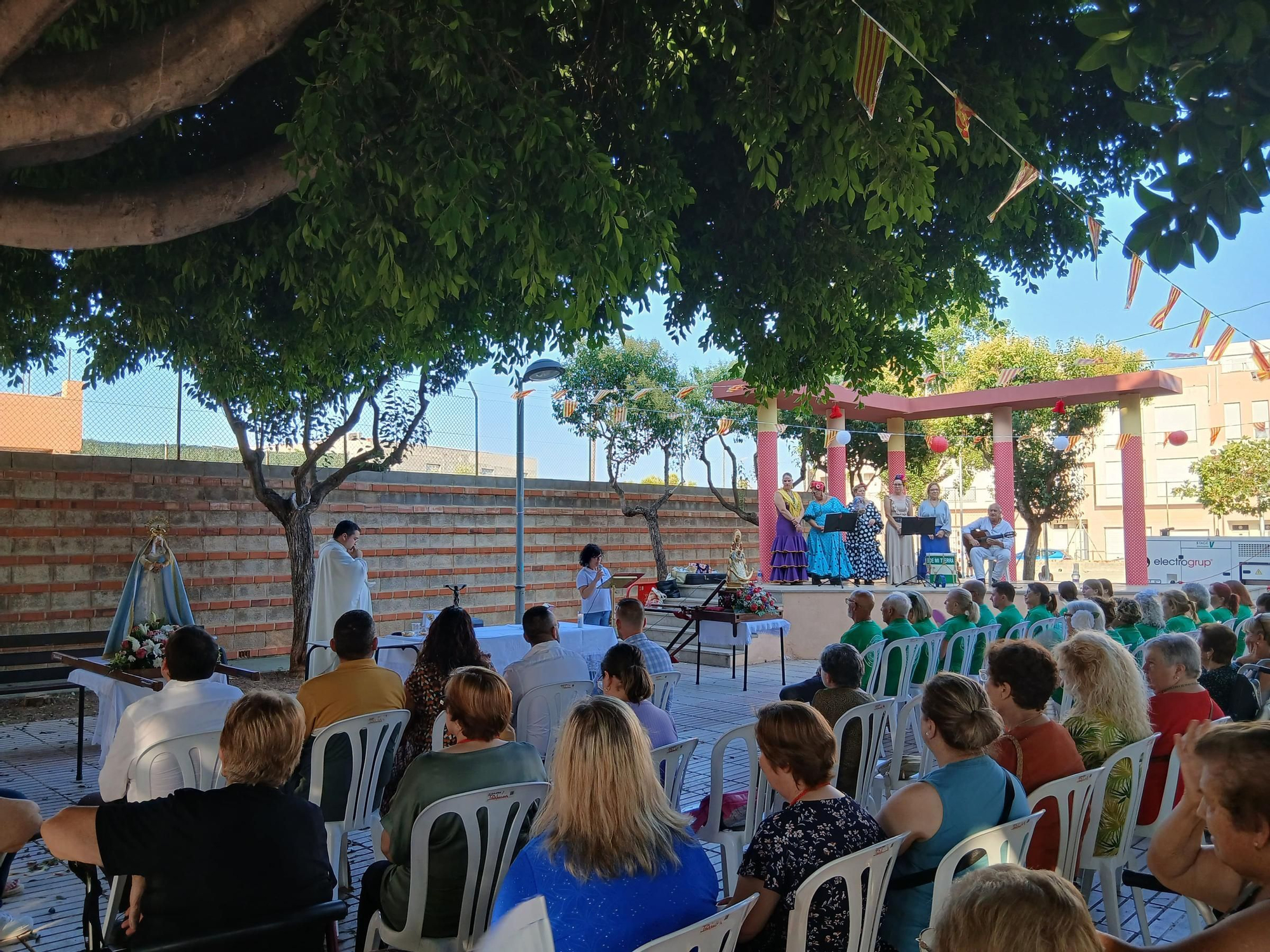 Misa y procesión en las fiestas del barrio El Progreso en Vila-real