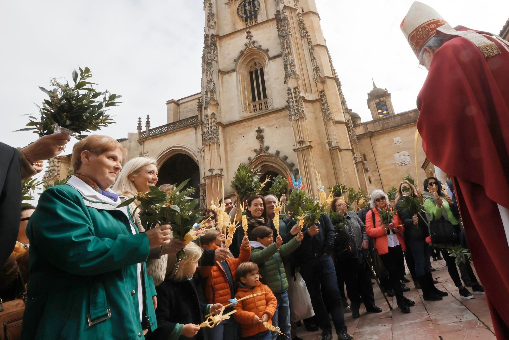 Procesión y bendición de las palmas en la Catedral.